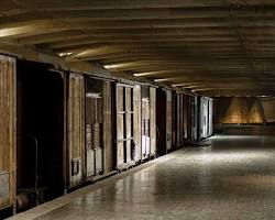 Immagine di Ricostruzione di vagoni e binari, Memoriale della Shoah Milano