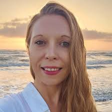 Watering tomato plants in pots with 5 hours of morning sun in summer