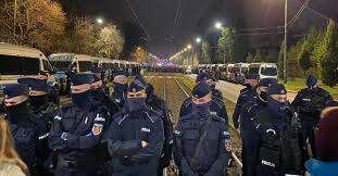 Targeo to przedsięwzięcie trzech polskich firm. Abortion The Crowd In Zoliborz The Police Guard The Entrance To Kaczynski S House