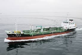 大卒の初任給21万程度で考えると賞与を含めなければ 年収252万程度、賞与含めて300万いかない レベルですが、船員さんだと賞与・各種手当て含め 初年度300万後半から400万程度外航船で貰えることは 珍しくはありません。 å†…èˆª ï½ƒï½ï½