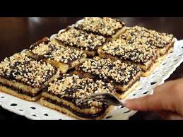 بعد الحلوى الشهيرة كيكة مانقدرش نقول عليها اكثر من انها رائعة جدا فوق الوصف Youtube Mini Cakes Food Baking