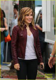 Sophia Bush Posts The Fiercest Female Friday Shot With Debra Messing Mariska Hargitay Sophia Bush Svu Set Ma Sophia Bush Hair Sophia Bush Sophia Bush Style