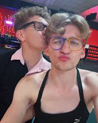 bennett allen wood ✨ (@bennettallenwood) • Instagram photos and videos