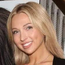 Caroline Pease's Instagram, Twitter & Facebook