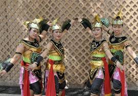Tari nguri adalah tarian tradisional dari sumbawa, ntb, yang dibawakan oleh penari wanita secaraberkelompok. 30 Contoh Tari Kreasi Modern Daerah Di Indonesia Rumbelnesia Com