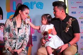 Nampaknya, tidak mustahil satu hari. Www Mieranadhirah Com Awal Ashaari And Scha Alyahya S Daughter Lara Alana Stars In Her Own Reality Show Lara Oh Lara