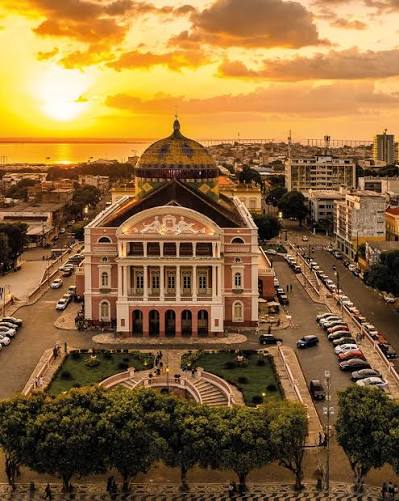 Os chamados 'Teatros da Amazônia', conjunto formado pelo Theatro da Paz, em  Belém, e pelo Teatro Amazonas, em Manaus, foram reconhecidos pela UNESCO  como Patrimônio Mundial Cultural. Esse é o primeiro bem