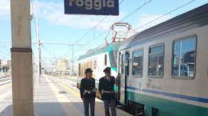 Moovit ti aiuta a trovare percorsi o orari alternativi. Donna Colta Da Infarto Nella Stazione Di Foggia Salvata Dalla Polizia E Dal Personale Di Trenitalia Foggia News24city