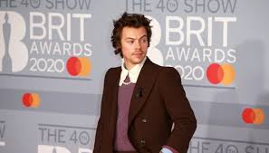 Sources spoke to multiple outlets about olivia wilde and harry styles' relationship, addressing whether wilde's ex jason sudeikis was blindsided and more. Harry Styles Loves Women Slightly Younger Than His Mom How Old Is Olivia Wilde