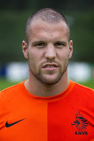 Born 16 february 1985) is a dutch footballer who plays as a centre back for az alkmaar in the dutch. Ron Vlaar Alchetron The Free Social Encyclopedia
