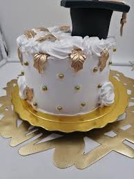 Decoración de pasteles postres elegantes bandeja de desayuno tortas bonitas tortas originales pastel de cumpleaños pasteles de graduacion pasteles de libros torta libro. Torta De Graduacion Sencilla Pero Las Delicias De Emilio Facebook