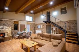 Espectacular casa de 5 ambientes con garage y patio, ubicada en lanús oeste, cerca de avenidas. Mil Anuncios Com Casa Alquiler Turistico Lalin En Lalin