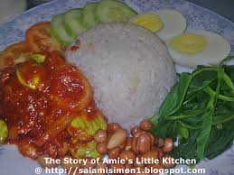 Nasi lemak dan sambal ikan bilis, makanan popular orang malaysia. Amie S Little Kitchen Nasi Lemak Aneka Pilihan