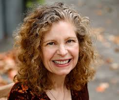 Lisa Whited Receives IFMA's Distinguished Author Award