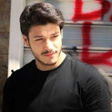 Küçük yaşlarından itibaren son derece sosyal bir çocukluk geçiren ve zaman içerisinde büyüdükçe yakışıklılığı ile de dikkatleri. 51 Kubilay Aka Ideas Turkish Actors Actors Turkish Women Beautiful