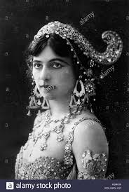 She was a spy active in the underworld, and may as well have been the most wondrous individual among her kind. Portrat Der Deutsche Spion Mata Hari Stockfotografie Alamy