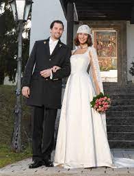 Brautkleider online shop, schneller versand. Hochzeitsdirndl Und Brautkleider Gossl 2014 Dirndl Online Net