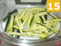 Richiudete ogni fetta, arrotolandola su se stessa, e infilzate con uno stuzzicadenti. Zucchine Al Vapore Zucchine Ricette Zucchine Al Vapore Ricetta
