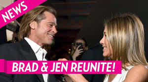 Brad pitt and jennifer aniston reunited? Brad Pitt And Jennifer Aniston Reunite At The Sag Awards Youtube