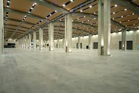 Este complejo de ocio y restauración está situado en el límite entre la marina de valencia y la playa de las arenas, un enclave privilegiado donde disfrutar de las mejores vistas del mediterráneo. Catering En El Centro De Eventos De Feria Valencia Por Campo Anibal