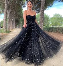 Sujetador de encaje, chaqueta de el británico, cuya foto sigue apareciendo en los productos de la marca, ahora luce irreconocible tras haberse dejado el pelo largo como. Copia China Y Por 11 Euros La Version Asequible Del Mejor Look De Invitada En La Boda De Belen Esteban El Correo