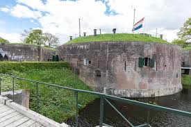 Fort de bilt ligt aan de oostkant van utrecht vlakbij de berekuil. Fort Vuren Vuren Tracesofwar Nl