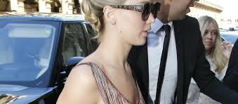 Jennifer Lawrence WYMIOTOWAŁA podczas spektaklu z Olivią Wilde!