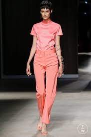 look coral laranja pantone 2019 living fashion outfit potters clay