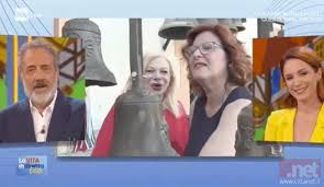 Un inviato de la vita in diretta è stato aggredito. Agnone Le Inviate De La Vita In Diretta Sandra Milo E Debora Ergas Sbarcano Alla Fonderia Pontificia Marinelli