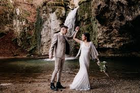 Jetzt ta lesen und bis zu 80 € prämie sichern! Hochzeitsfotograf Basel Afterweddingfotoshooting Am Wasserfall Nadja Osieka Hochzeitsfotografin Rheinfelden Lorrach