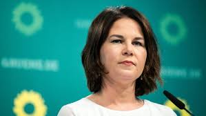 The greens rose to 28% in opinion polls in april. Plagiatsvorwurfe Baerbock Raumt Fehler Ein Br24