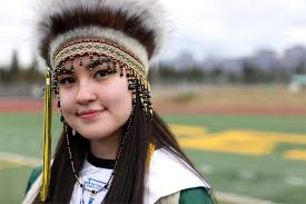 Los Colegios Prohíben a los Alumnos Nativos Llevar sus Atuendos  Tradicionales