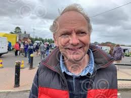 39855367-SHERIFF OF NORWICH BRYAN GUNN TRYING THE EVENING NEWS SPEEDKICK AT  MOUSEHOLD HEATH FETE. een 2/7/02 ES 22/1/09 Bryan Gunn 2002 2