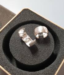Egal welche frisur sie haben, kurz oder lange haare der richtige modeschmuck rundet ihr outfit perfekt ab. Creolen Ohrringe Silber 925 Matt Glanzend Elegant Klassisch Etsy Silver Hoop Earrings Silver Earrings Hoop Earrings