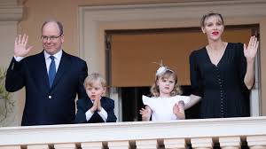 Erst ein gerücht, jetzt offiziell: Furstin Charlene Ihre Haare Sind Ab Promiflash De