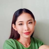 Anne Largo's Instagram, Twitter & Facebook