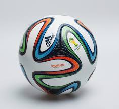 Kamu bisa tenggelam dalam ketegangan dan tantangan turnamen sepakbola piala dunia fifa di koleksi game sepakbola online yang gratis ini. Adidas Brazuca Bola Rasmi Piala Dunia Fifa Brazil 2014