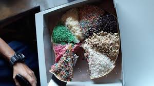 Red velvet keju pisang susu. Kuliner Kabupaten Semarang Martabak Manis Seukuran Pizza Bisa Dibeli Sepotong Saja Cuma Rp 4 000 Tribun Jateng