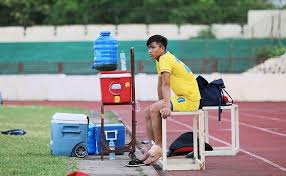 Cầu thủ này tập luyện dưới sự hướng dẫn riêng với bác sĩ choi. Phan VÄƒn Ä'á»©c Chia Tay V League Vi Cháº¥n ThÆ°Æ¡ng Nguy CÆ¡ Lá»¡ Aff Cup 2018
