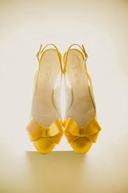 Scopri ricette, idee per la casa, consigli di stile e altre idee da provare. Fresh Hues Color Inspiration Scarpe Da Matrimonio Tacchi Gialli Matrimoni In Pizzo D Epoca