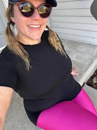 Does anyone know much about the free fitness classes that the Alma Parks  and Recreation does? I want to go but I am also scared to. How many people  are usually there?