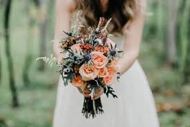 Blumen zur hochzeit sind der klassiker und ein geschenk, dass jedes brautpaar begeistert. Ein Saison Guide Fur Blumen Zur Hochzeit So Findest Du Die Richtigen Schnittblumen Fur Deinen Hochzeitsmonat