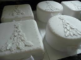 Decorating A Square Christmas Cake Google Search Christmas Cake Designs Christmas Cake Decorations Christmas Cake