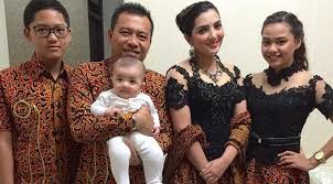 Menurut ashanty, aurel ingin melanjutkan kuliahnya di new york. Ashanty Larang Aurel Hermansyah Kuliah Di Luar Negeri Showbiz Liputan6 Com