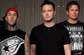Crappy punk rock since 1992@markhoppus & @matttskiba@travisbarker(323).don't tell my husband i bought a new @blink182 hoodie. Rockfest Du Blink 182 Nouveau La Presse