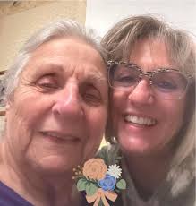 Is the Vane Teleweir Filter supposed to float in the chamber?