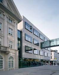 Unicredit bank austria kornmarktplatz, 3 telefon: About Us Facts In English Hypo Vorarlberg