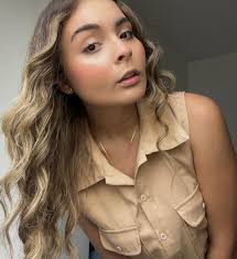 Manuela Ortiz's Instagram, Twitter & Facebook