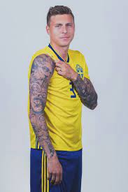 Born 17 july 1994) is a swedish professional footballer who plays as a defender for premier league club manchester united and the. Victor Nilsson Lindelof Tattoo 52 Lindelof Ideas Manchester United The Unit Manchester Sedan 2014 Har Maja Drivit Bloggen Som Nar Ut Till Tusentals Kvinnor I Veckan Ni Som Har Foljt