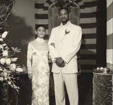 The hollywood couple has been married since 1997 and share two children: Jada Pinkett Smith Reveals She Went Crying Down The Freaking Aisle At Her Wedding Huffpost Entertainment
